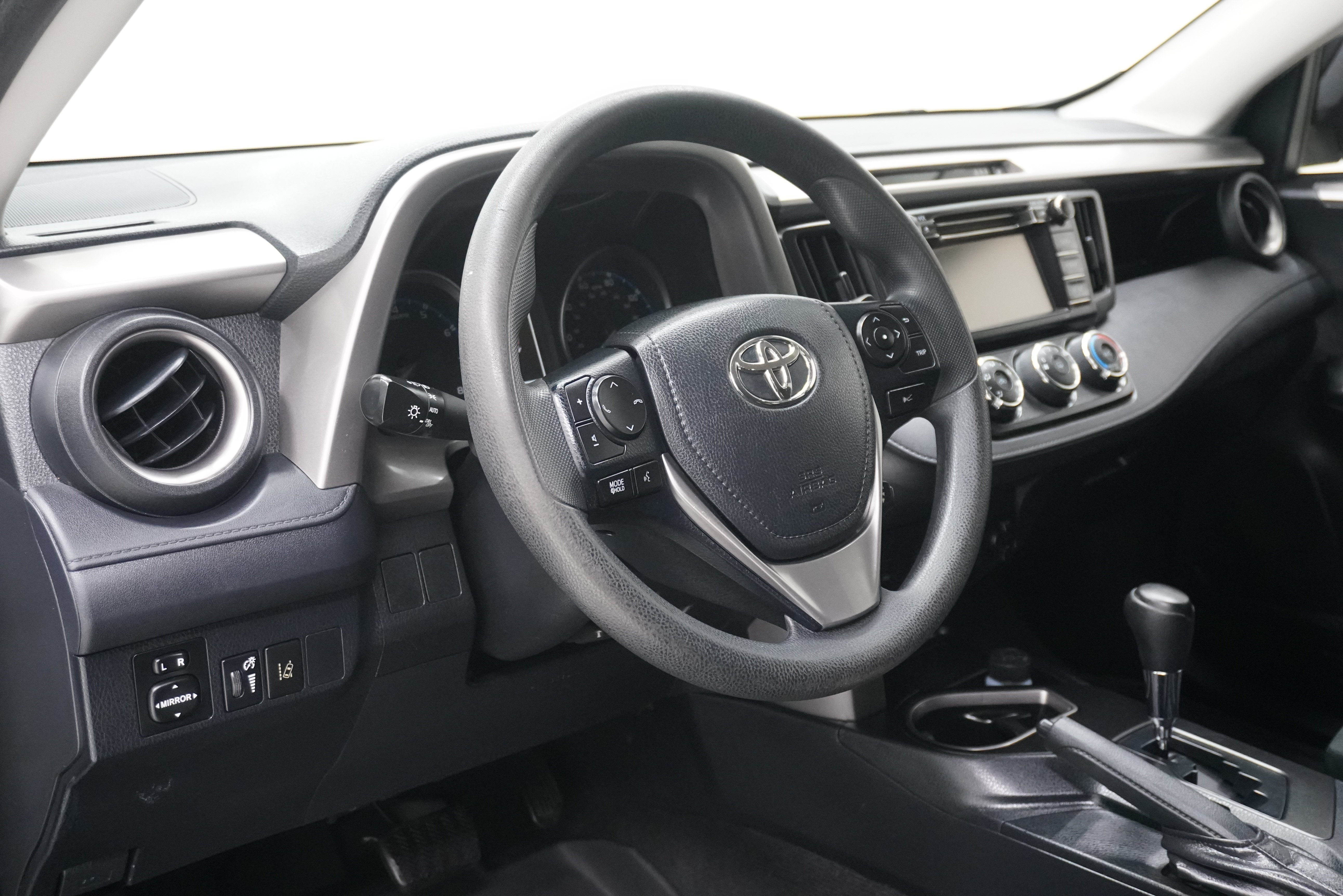 Used 2017 Toyota RAV4 LE FWD image 10