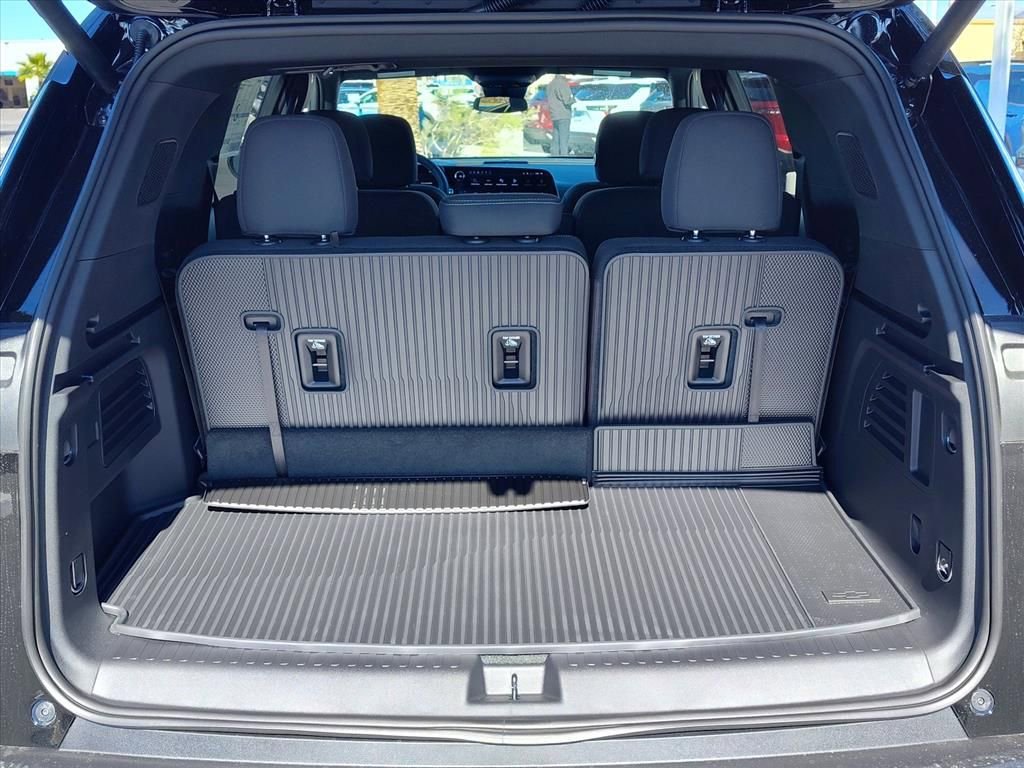 New 2026 Chevrolet Traverse LT w/ LPO, Floor Liner Package image 8