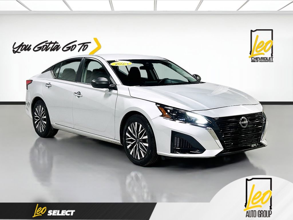 Used 2024 Nissan Altima 2.5 SV image 3