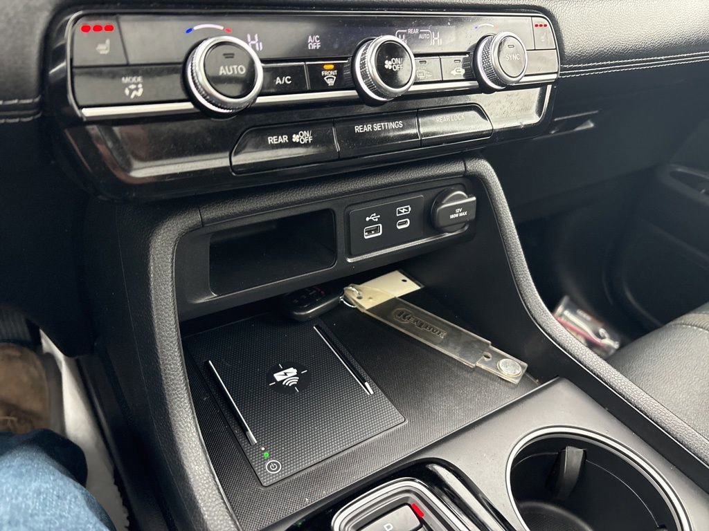 Used 2025 Honda Pilot Touring image 25