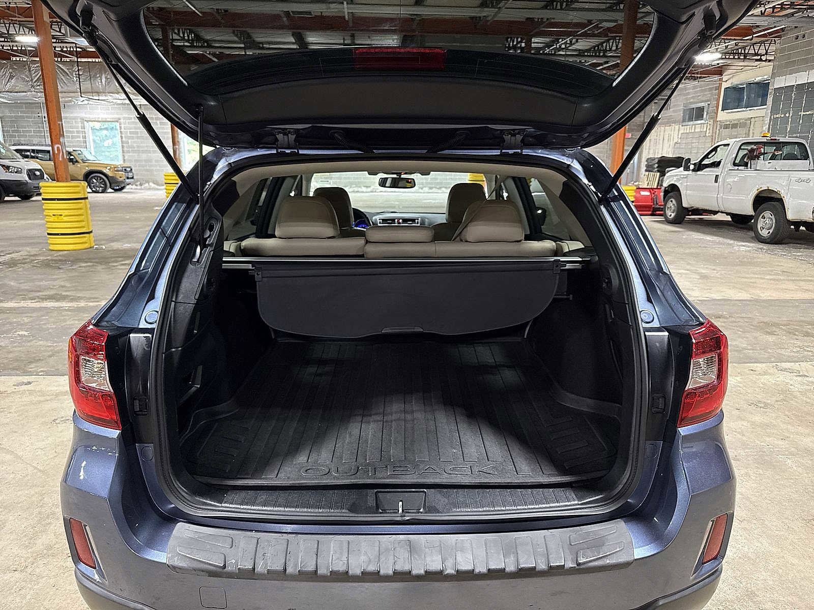 Used 2016 Subaru Outback 2.5i Premium AWD/4WD image 11