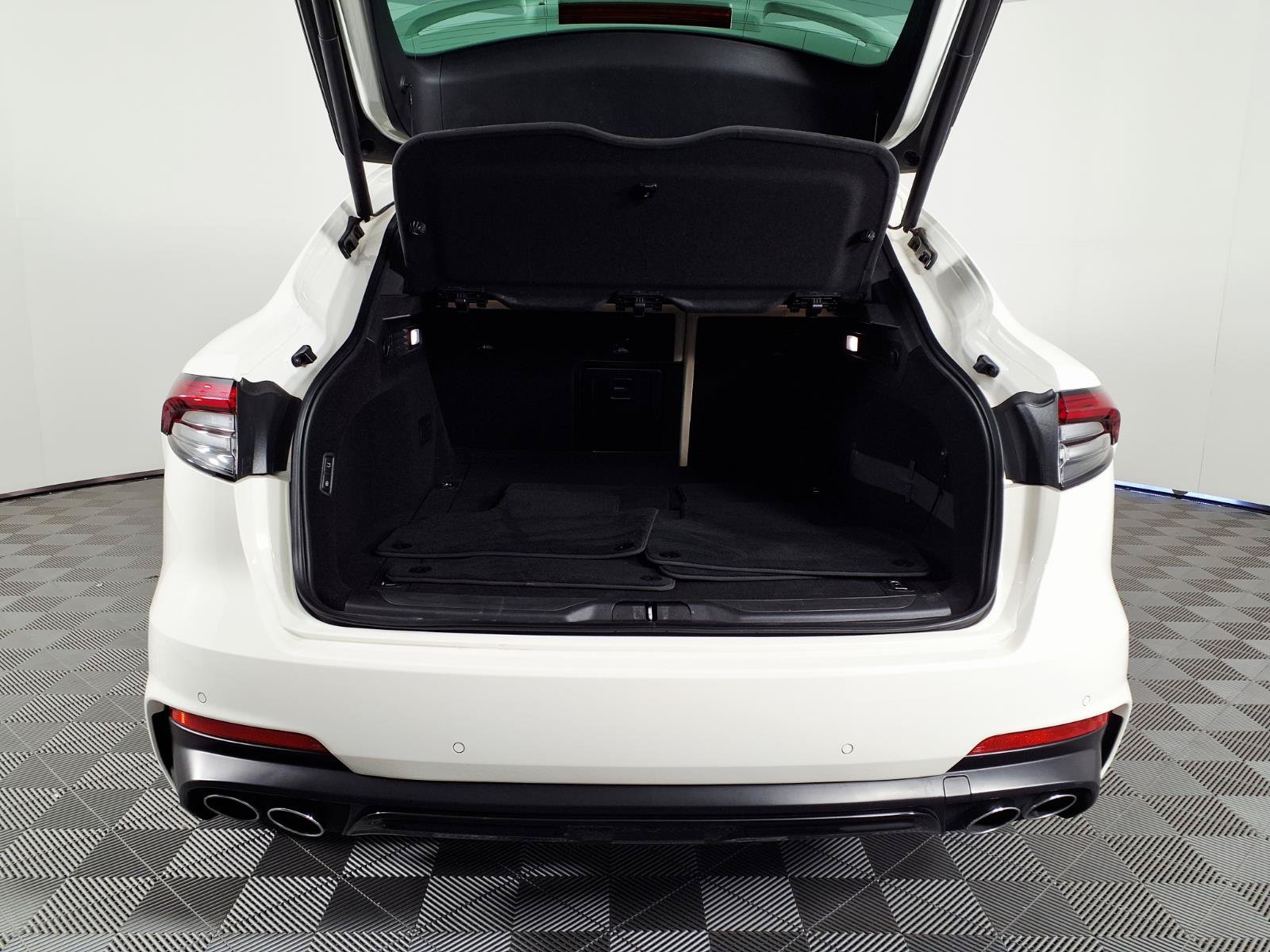 Used 2022 Maserati Levante Modena AWD/4WD image 8