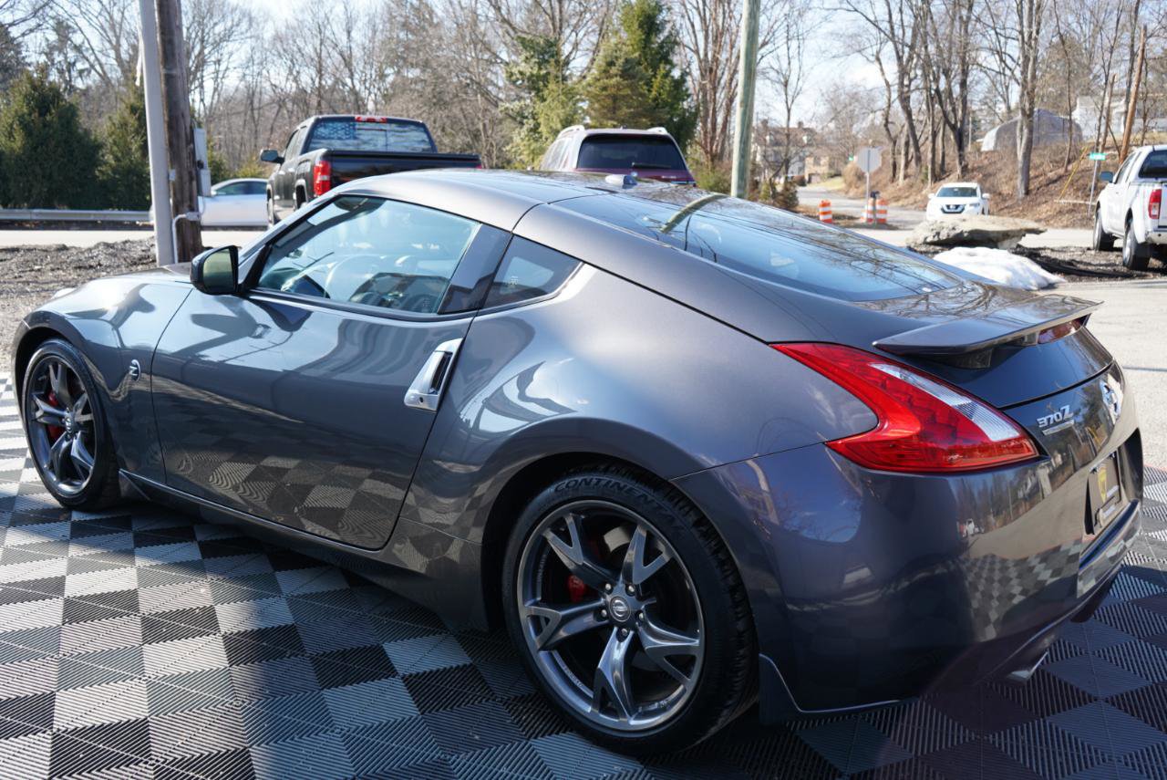 Used 2010 Nissan 370Z Touring w/ Sport Pkg image 9