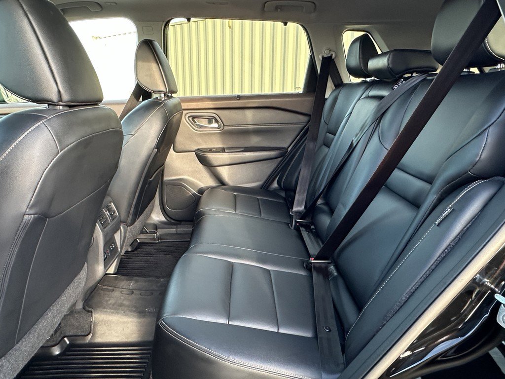 Used 2023 Nissan Rogue SL w/ SL Premium Package image 15