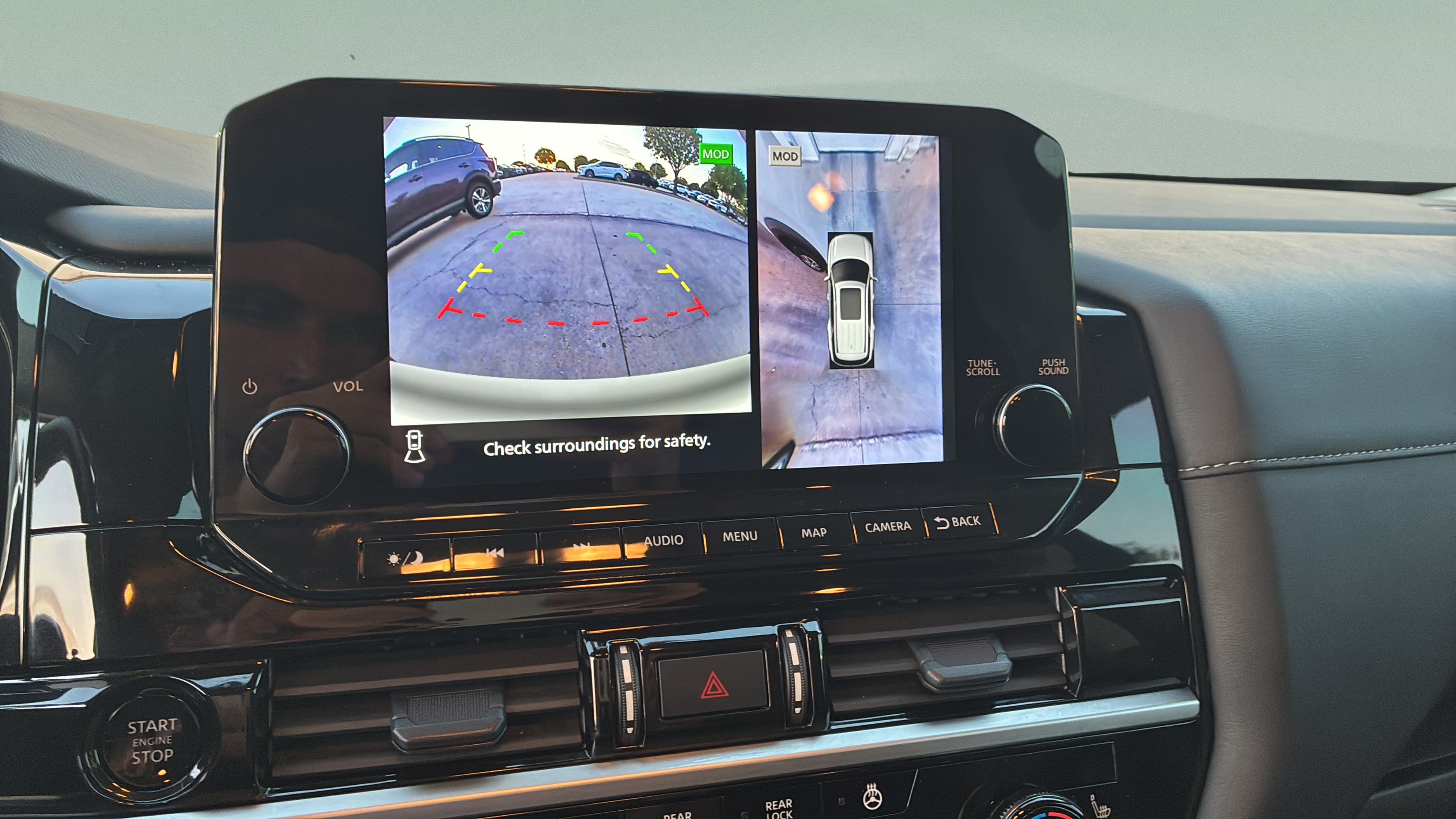 Used 2025 Nissan Pathfinder SL FWD image 17