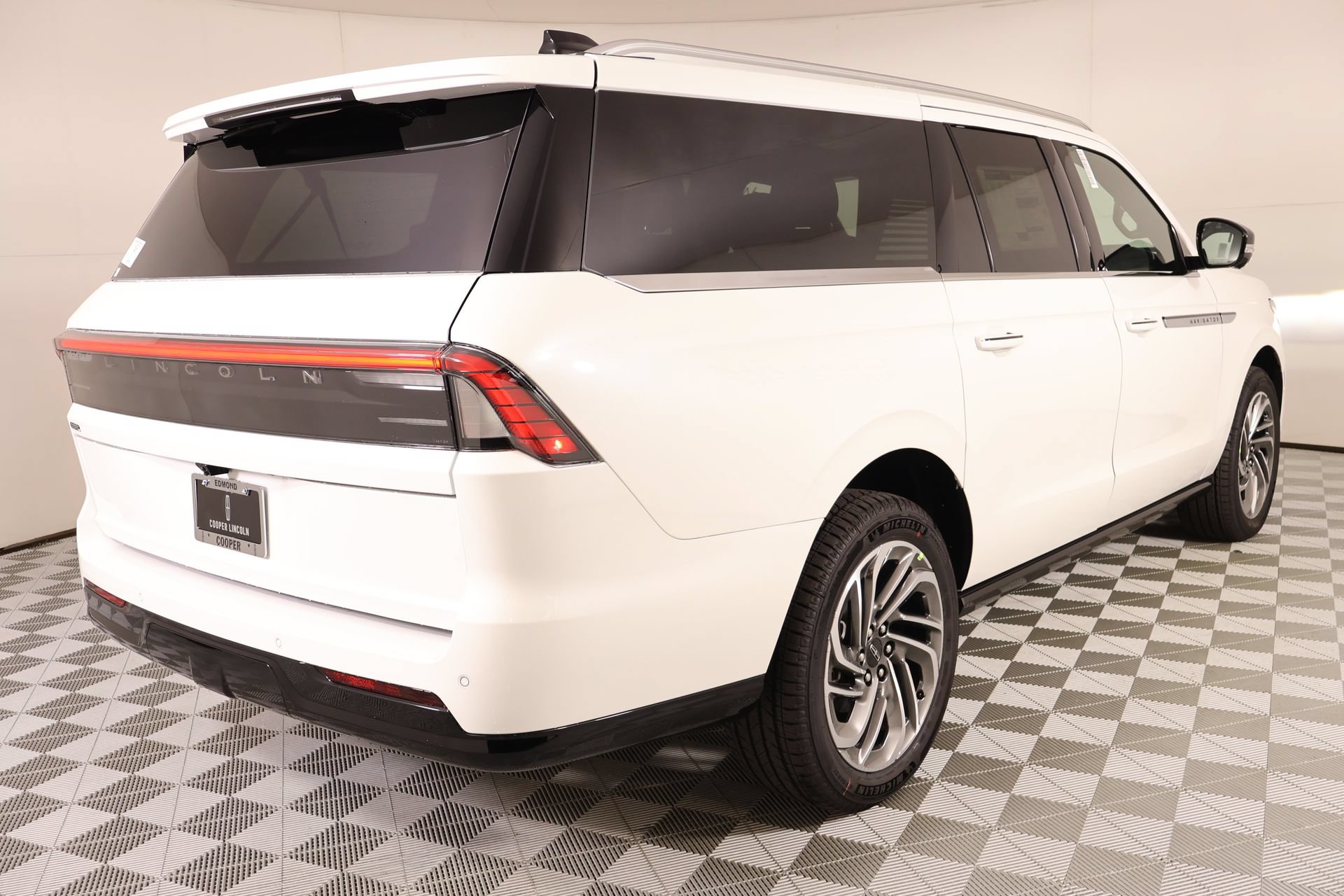 New 2027 Lincoln Navigator L Reserve AWD/4WD image 23