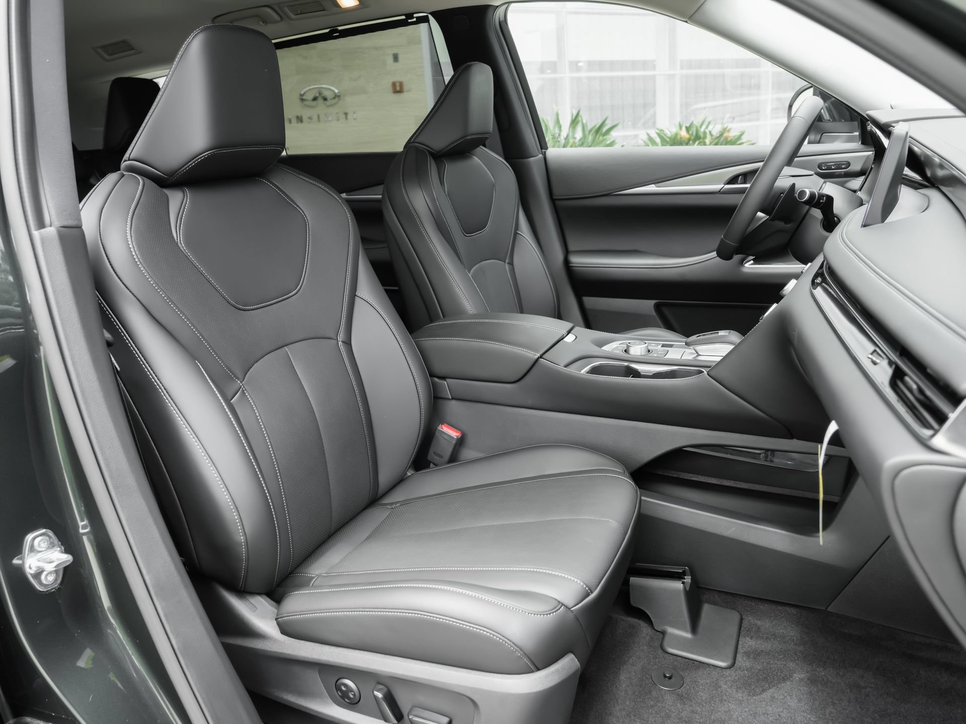 Certified 2026 INFINITI QX60 Luxe w/ Cargo Package FWD image 39