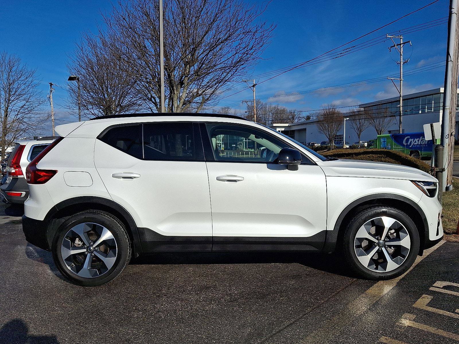 Certified 2023 Volvo XC40 B4 Plus w/ Climate Package image 7