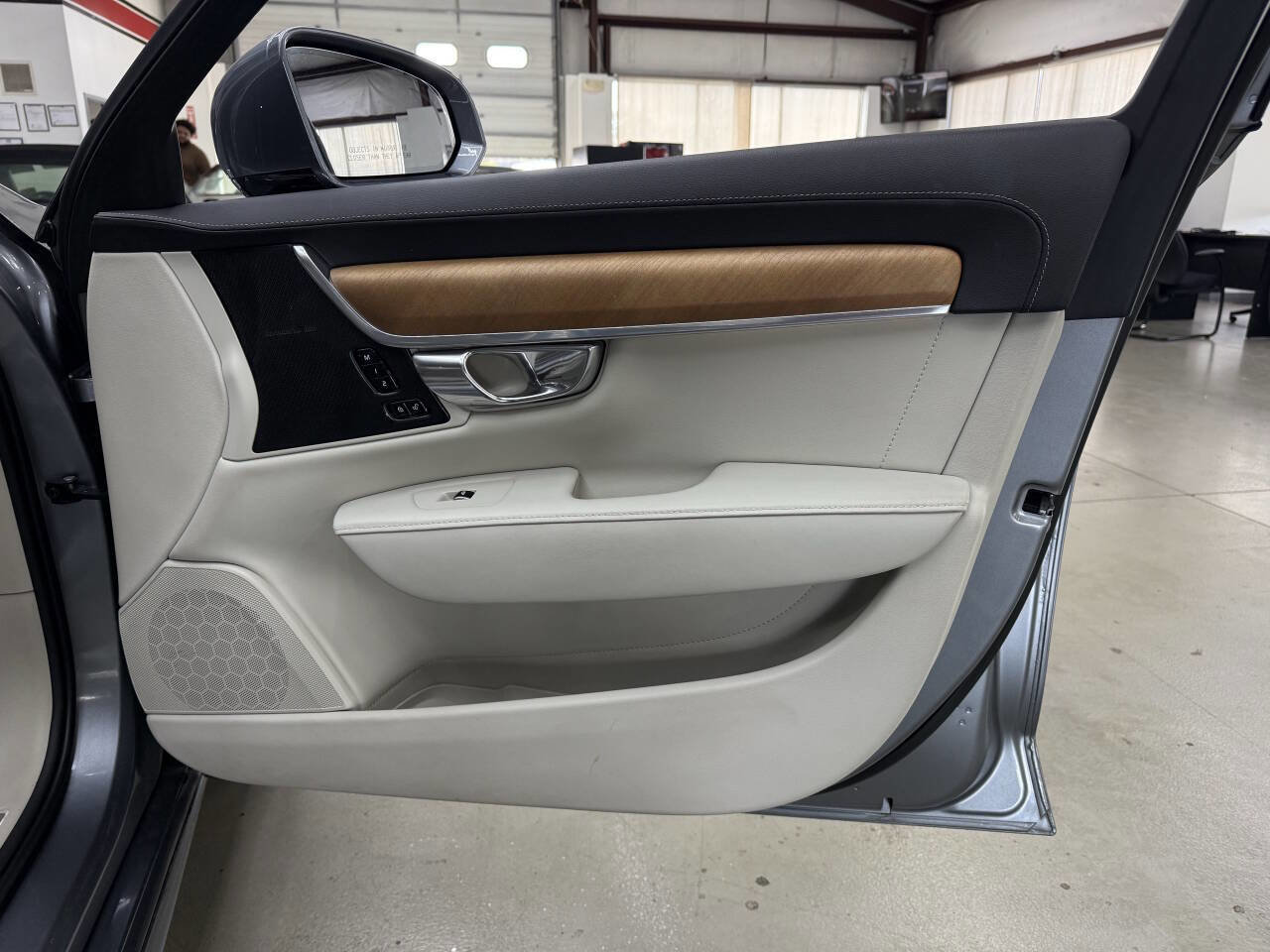 Used 2020 Volvo S90 T6 Inscription image 17