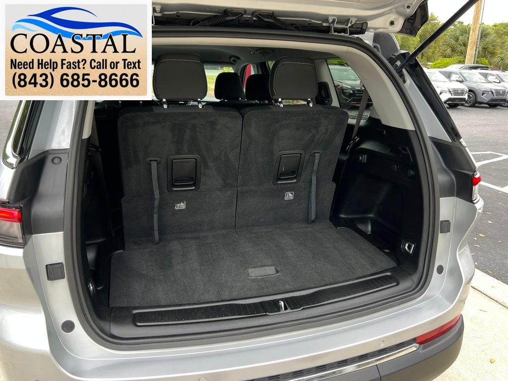 Used 2023 Jeep Grand Cherokee L Laredo RWD image 20