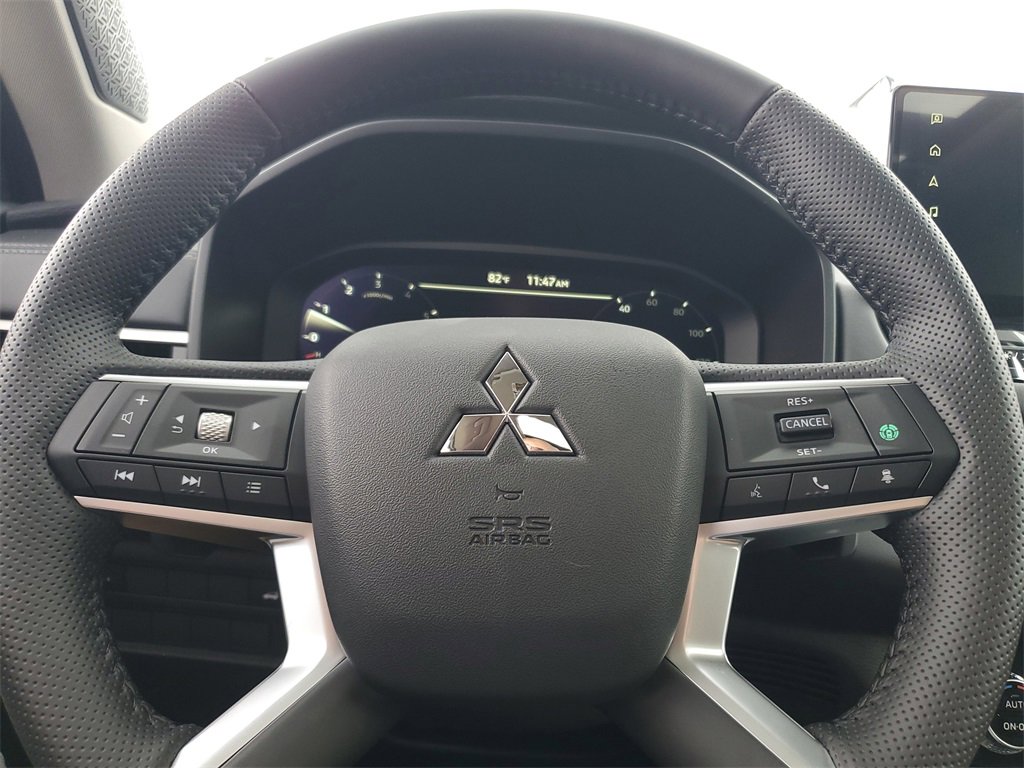 New 2025 Mitsubishi Outlander SE image 24