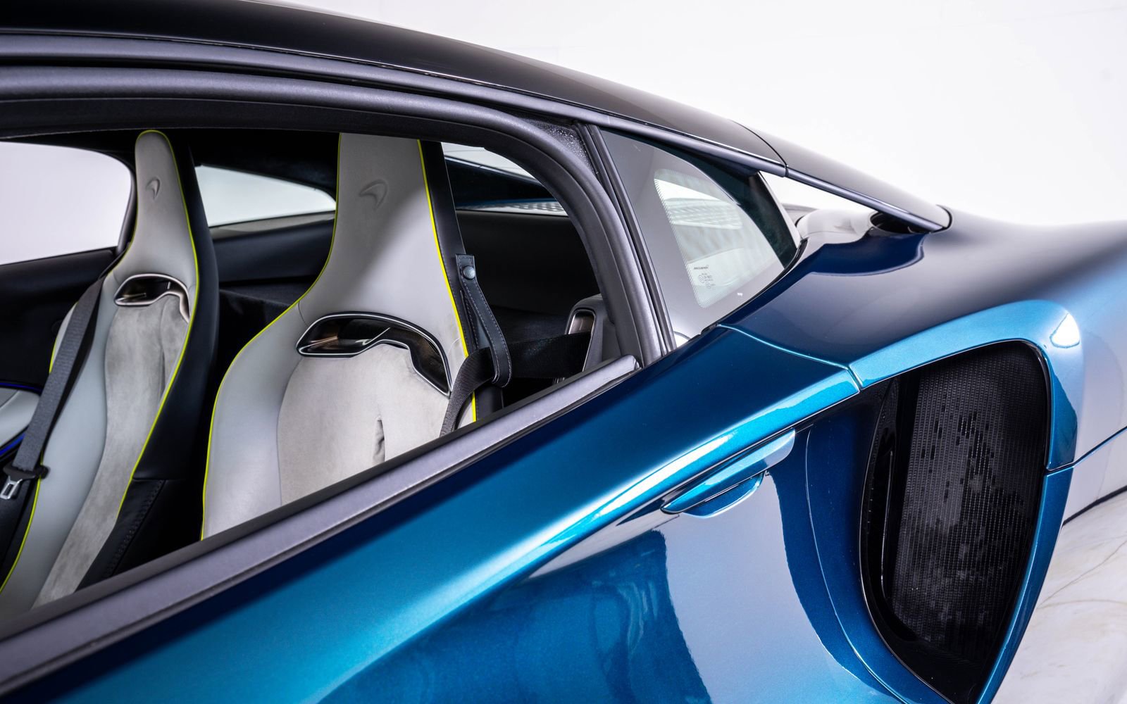 Used 2023 McLaren Artura image 12