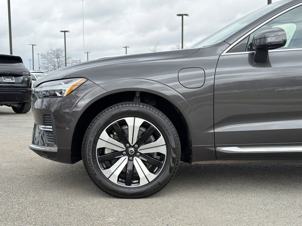 Used 2023 Volvo XC60 T8 Plus image 9