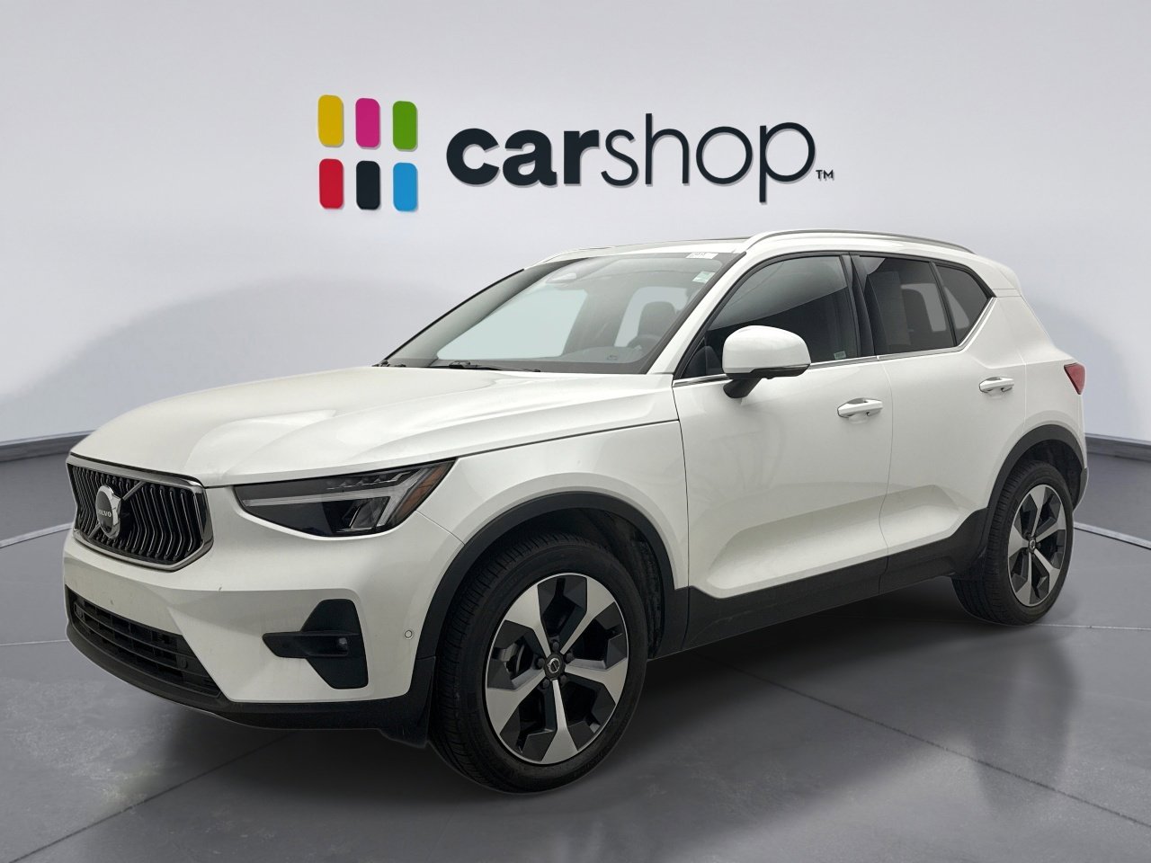 Used 2025 Volvo XC40 B5 Plus AWD/4WD image 1