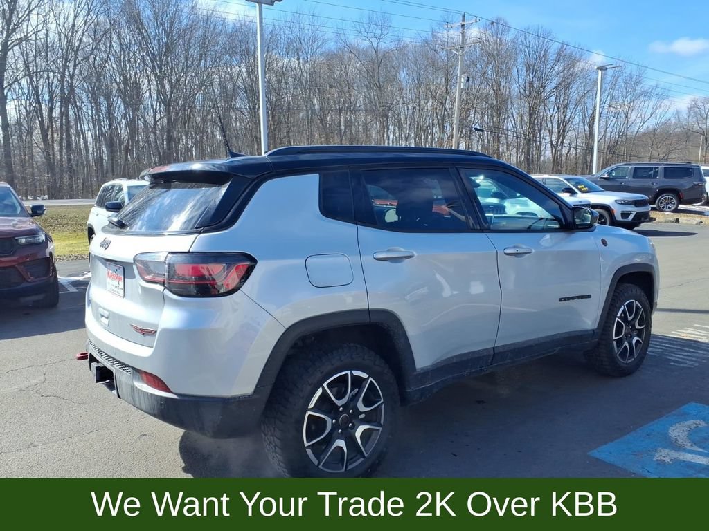 Used 2025 Jeep Compass Trailhawk w/ Trailhawk Elite Group AWD/4WD image 6