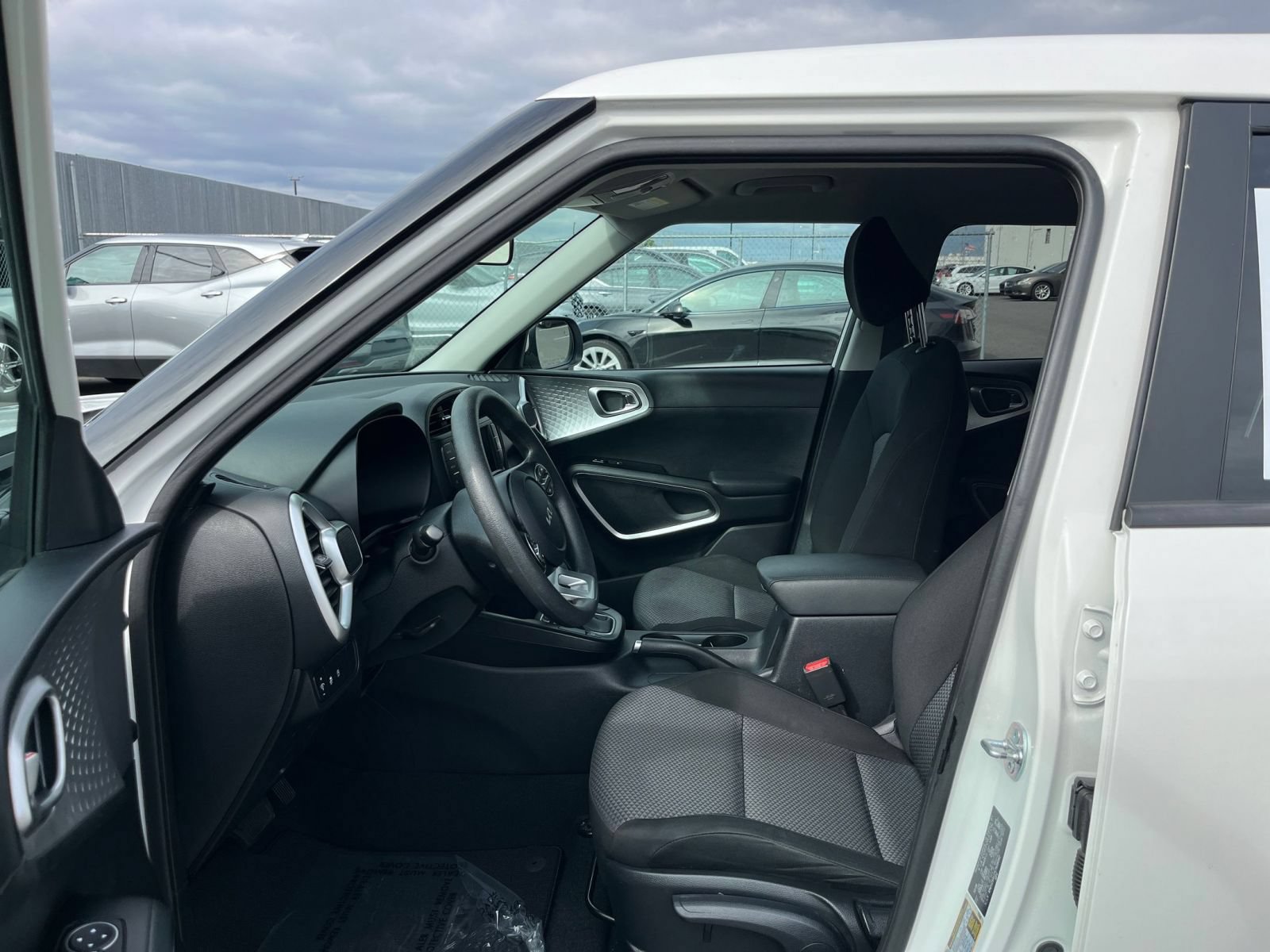 Used 2025 Kia Soul LX w/ LX Technology Package FWD image 24