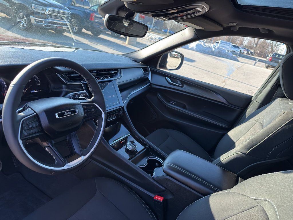 Used 2024 Jeep Grand Cherokee Laredo X w/ Luxury Tech Group I image 25