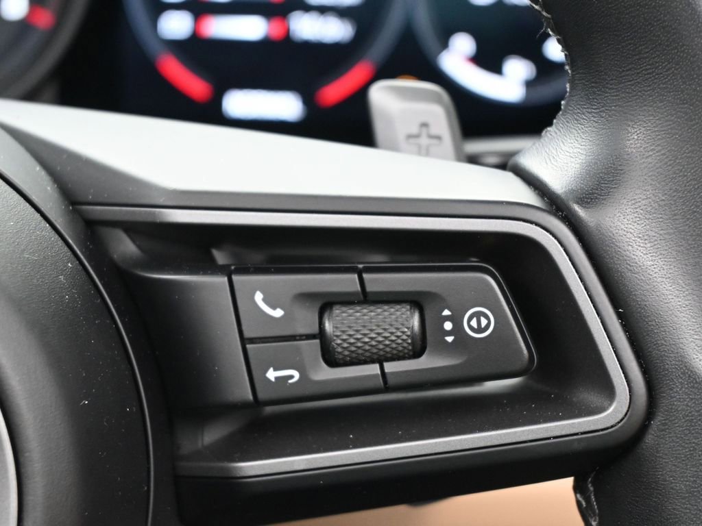 Used 2022 Porsche 911 Carrera image 24