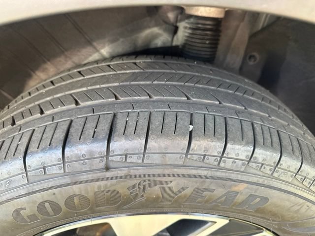 Used 2025 Kia Sportage EX AWD/4WD image 12