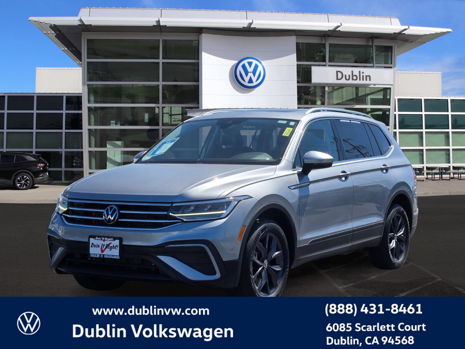 Certified 2023 Volkswagen Tiguan SE w/ Panoramic Sunroof Package AWD/4WD image 8