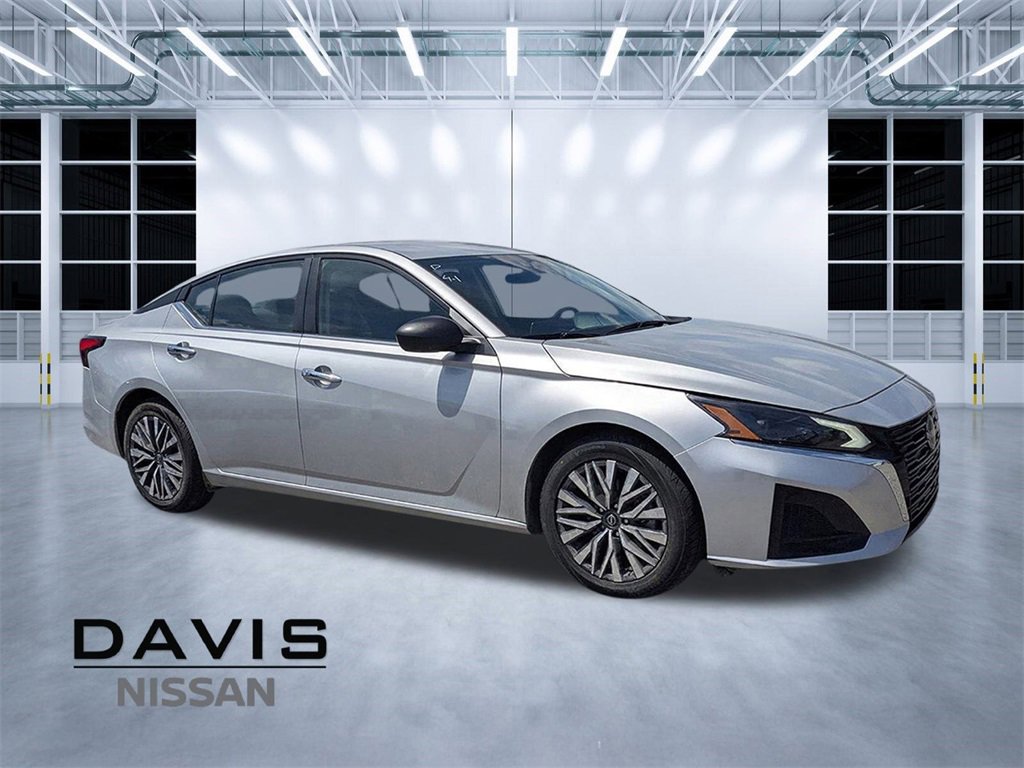 Used 2024 Nissan Altima 2.5 SV