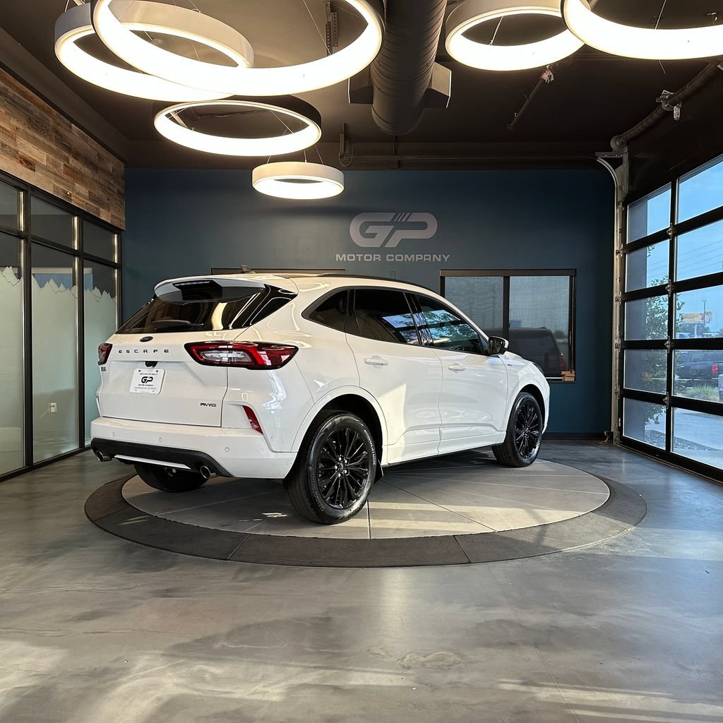 Used 2023 Ford Escape ST-Line Elite AWD/4WD image 3