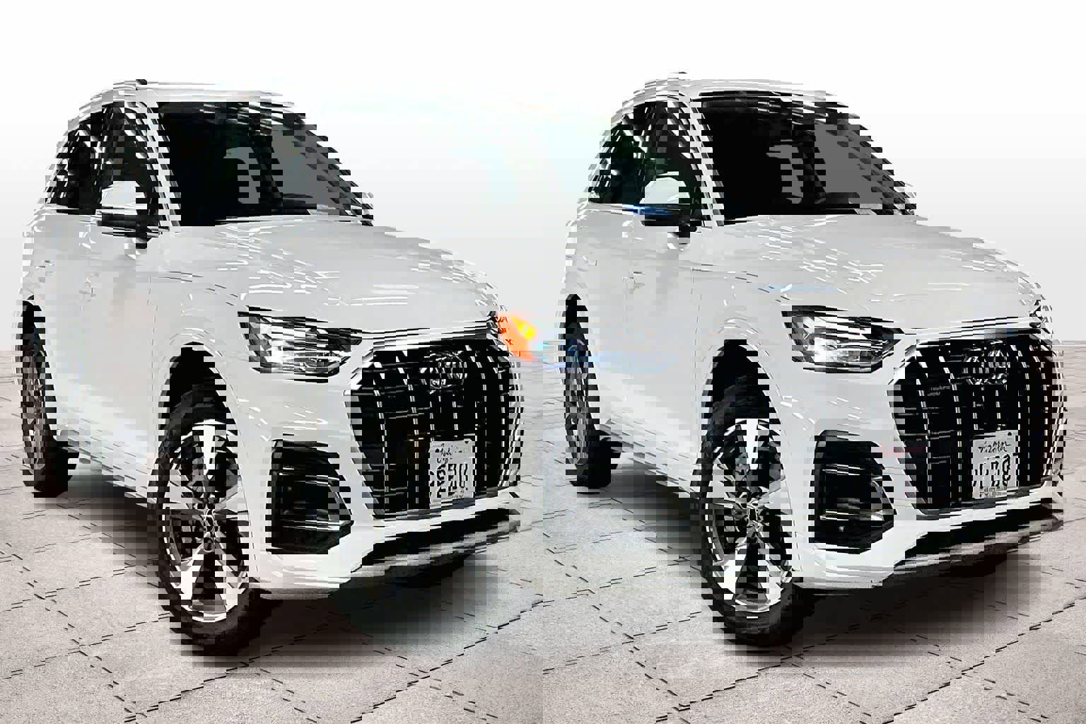 Used 2023 Audi Q5 Premium w/ Convenience Package image 2