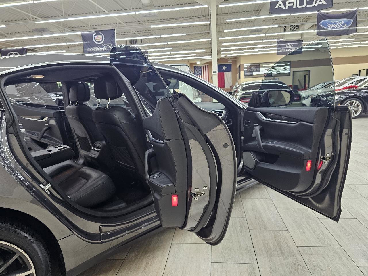 Used 2018 Maserati Ghibli RWD image 13