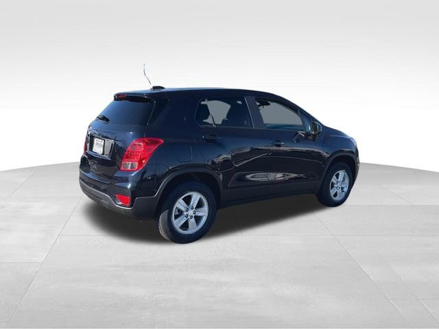 Certified 2022 Chevrolet Trax LS w/ Tint and Cruise Package image 9