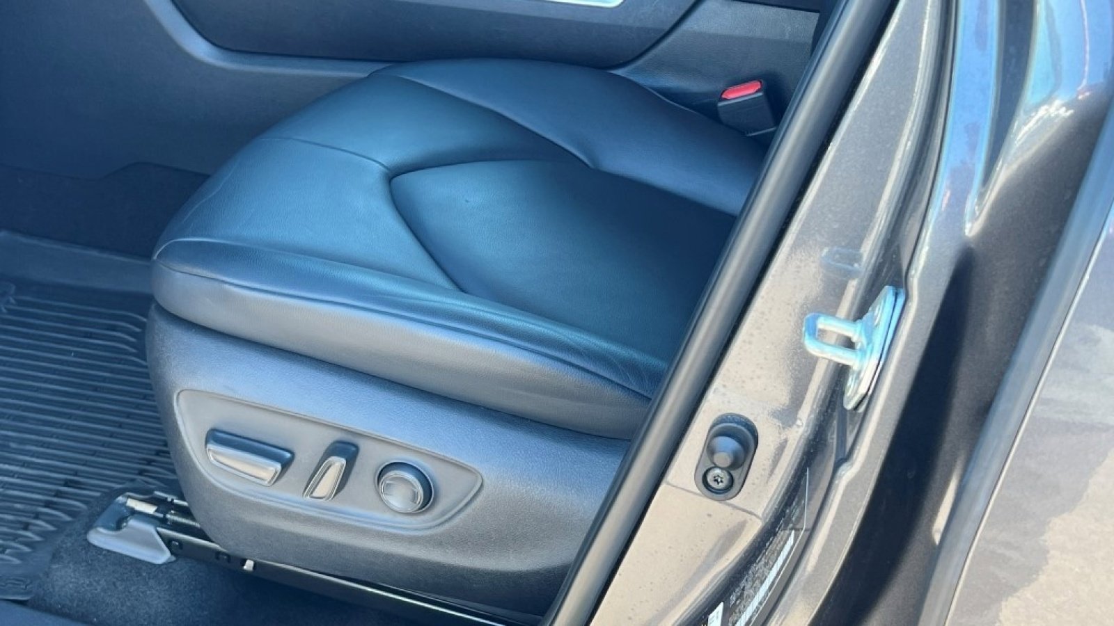 Used 2024 Toyota Highlander XLE image 13