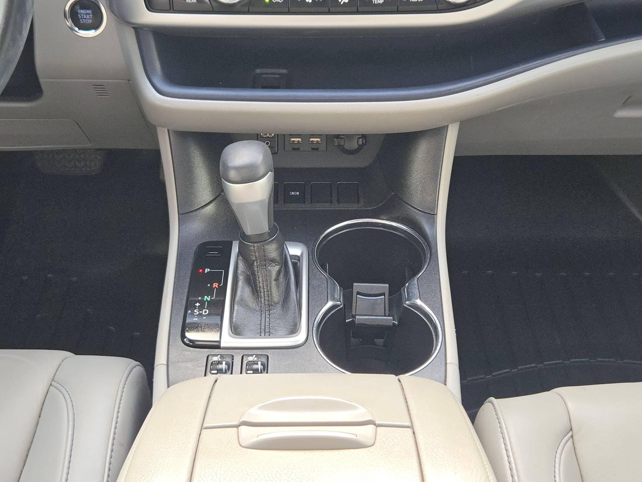 Used 2019 Toyota Highlander XLE FWD image 19