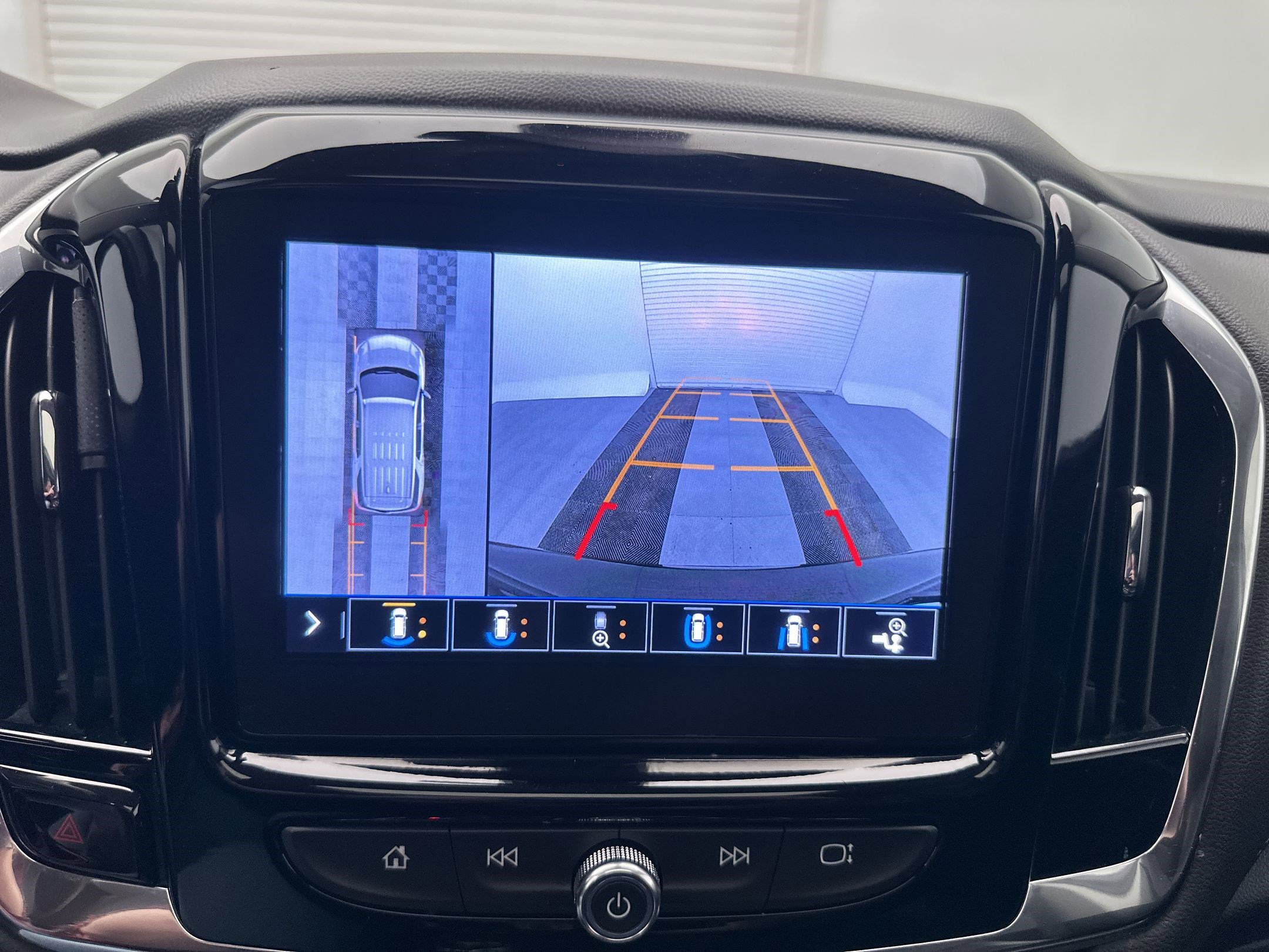 Used 2020 Chevrolet Traverse RS w/ LPO, Floor Liner Package image 24