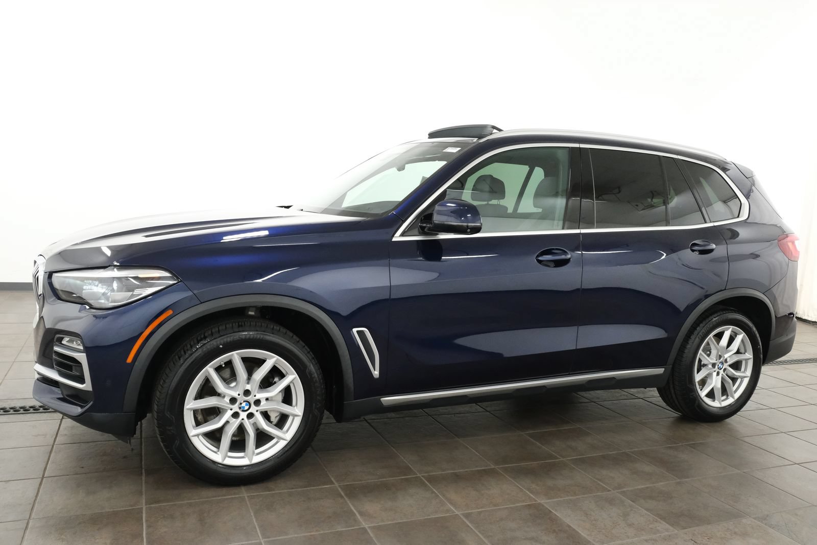 Used 2020 BMW X5 xDrive40i w/ Premium Package AWD/4WD image 2