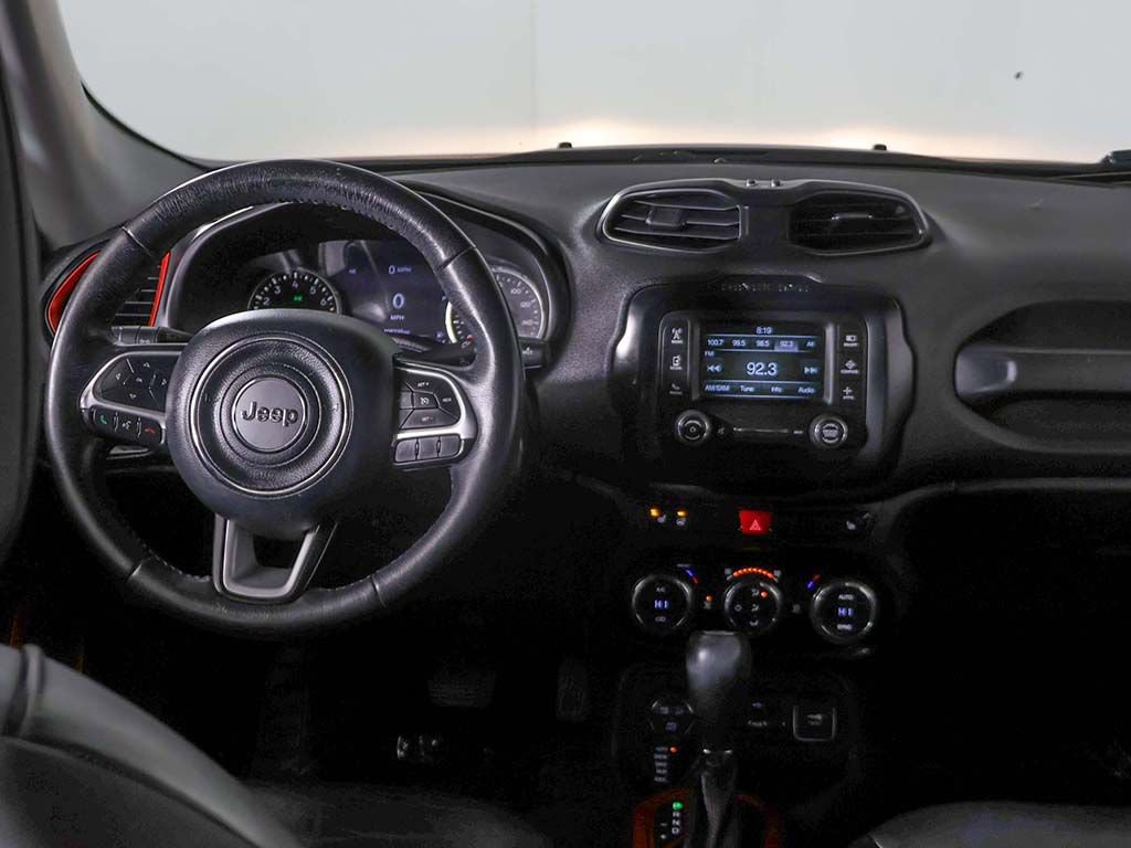 Used 2017 Jeep Renegade Trailhawk w/ Premium Trailhawk Package AWD/4WD image 30