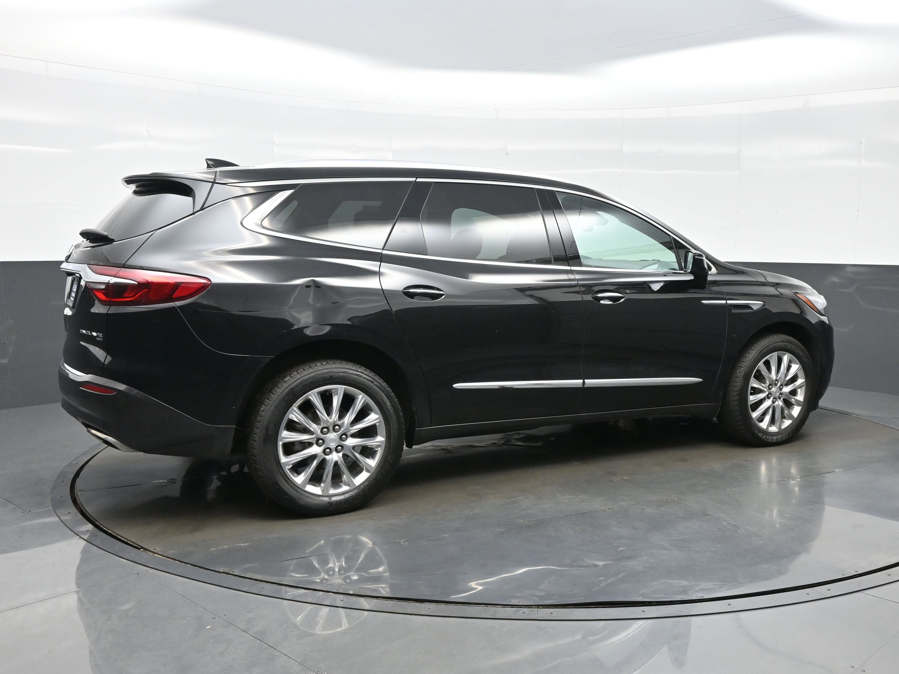 Used 2018 Buick Enclave Premium w/ Experience Buick Package image 6