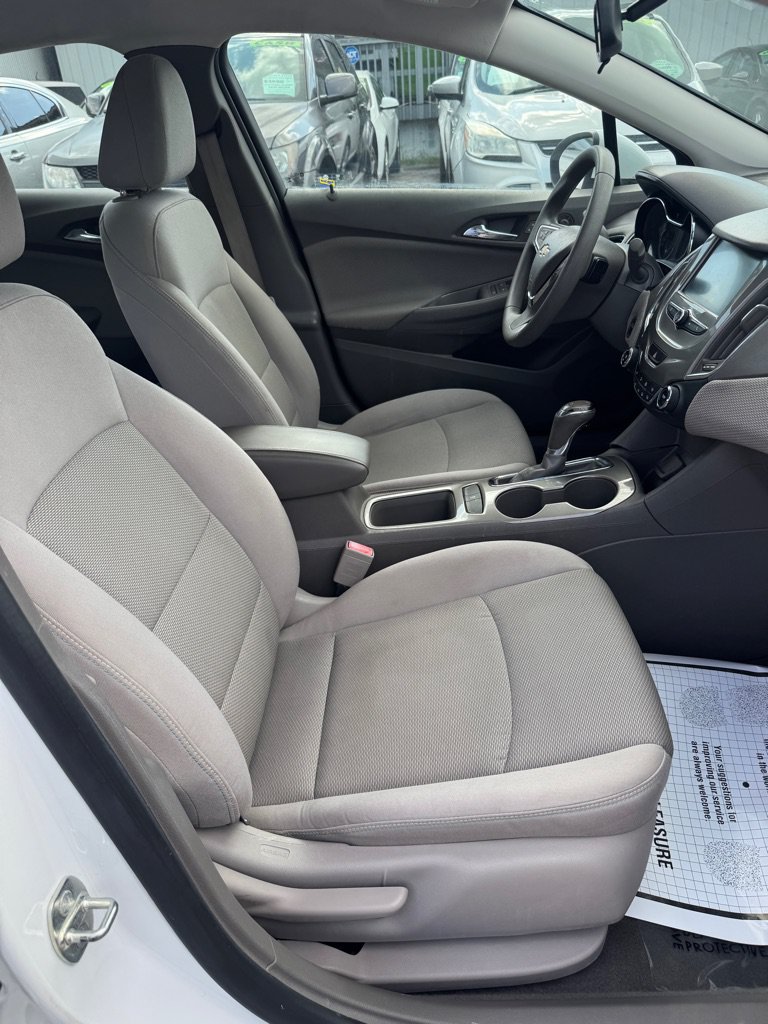 Used 2017 Chevrolet Cruze LT w/ Convenience Package FWD image 11