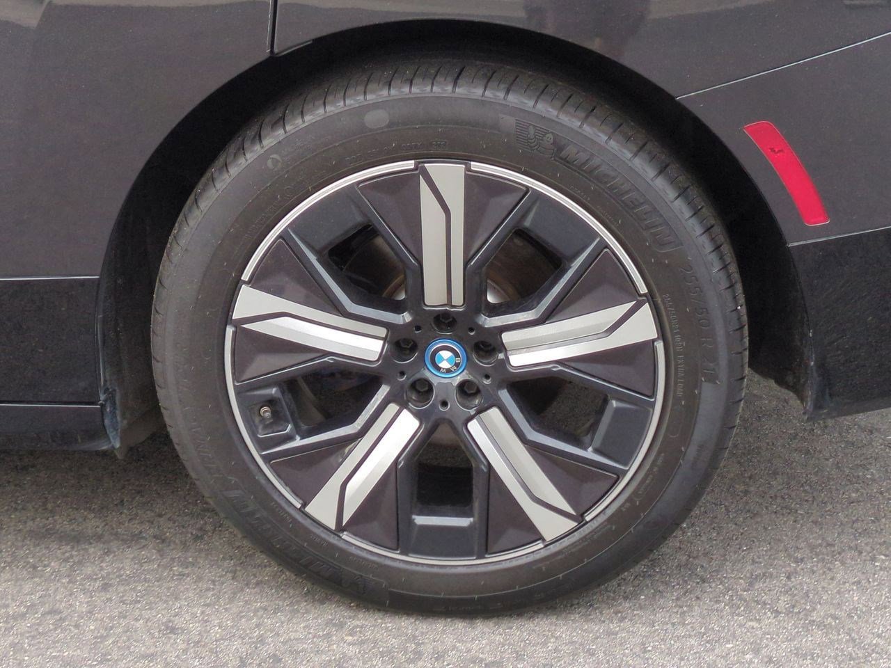 Used 2023 BMW iX xDrive50 w/ Sport Package image 28