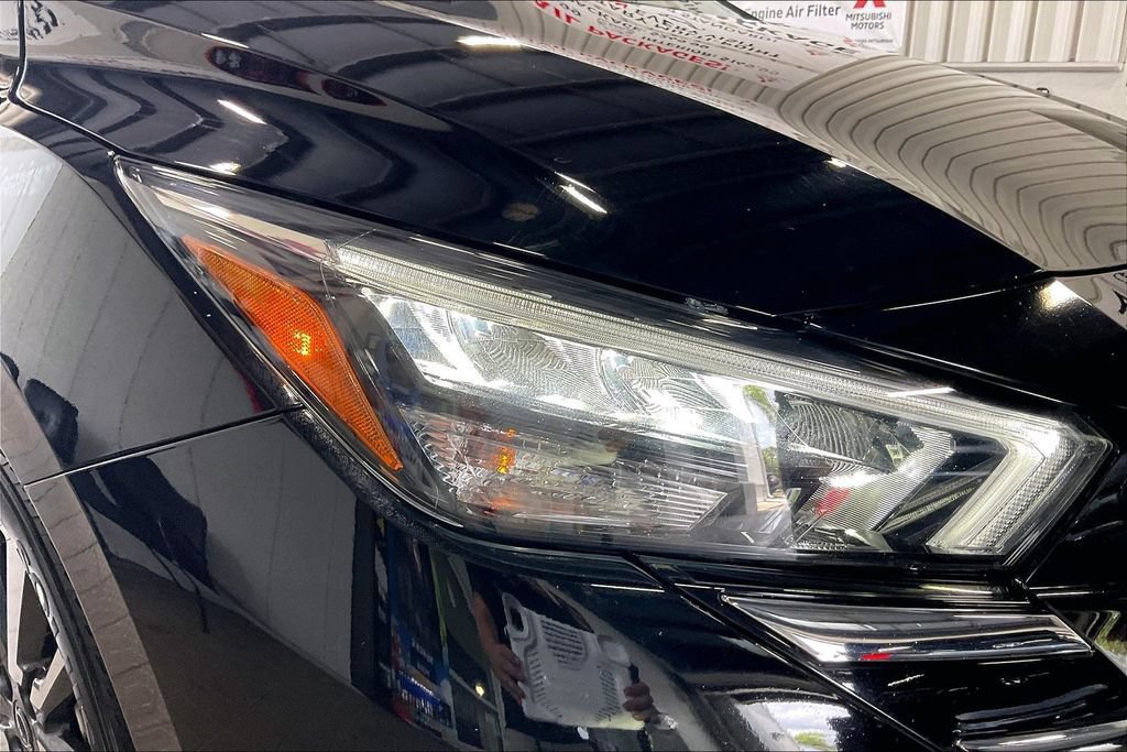 Used 2025 Nissan Versa SV FWD image 24