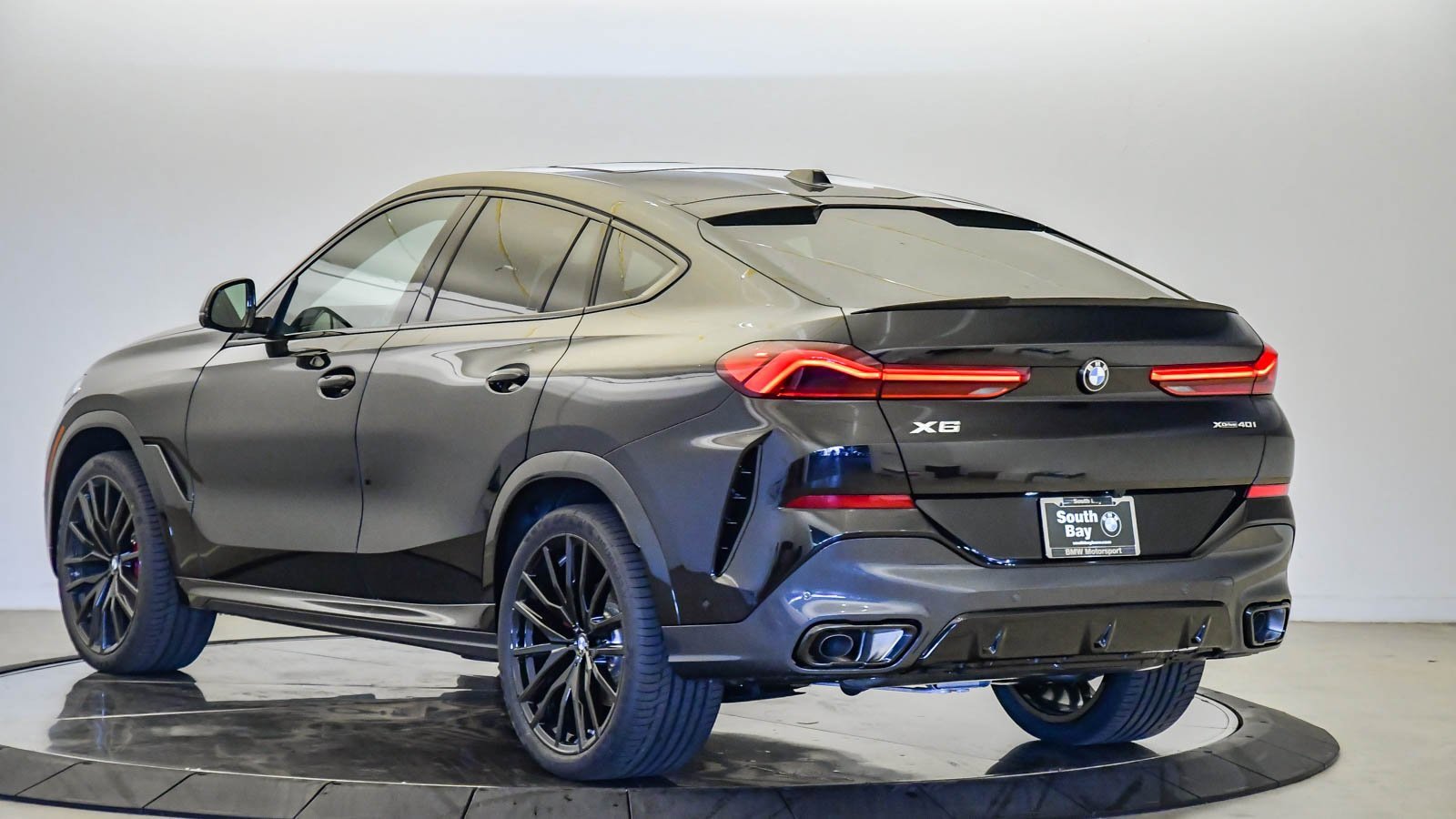 New 2026 BMW X6 xDrive40i w/ Premium Package image 2