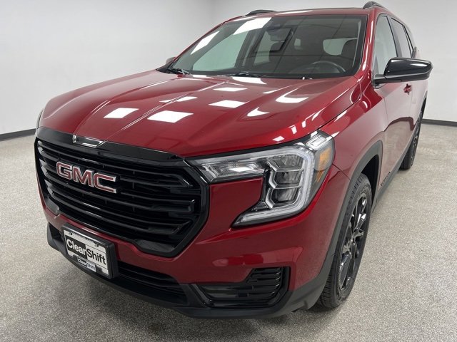 Used 2024 GMC Terrain SLE w/ Driver Convenience Package image 5
