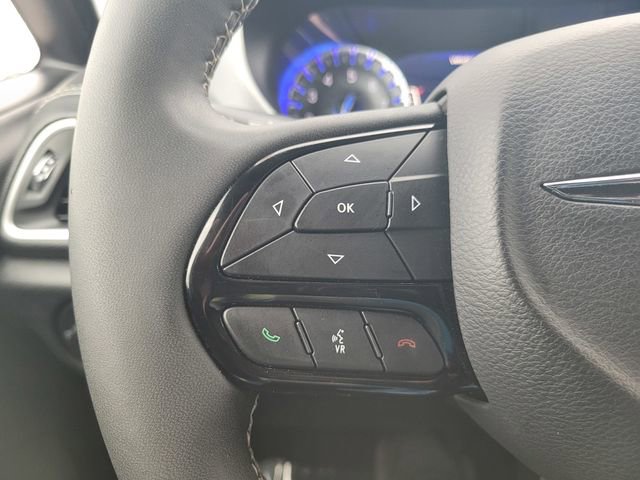 Used 2024 Chrysler Pacifica Touring image 28