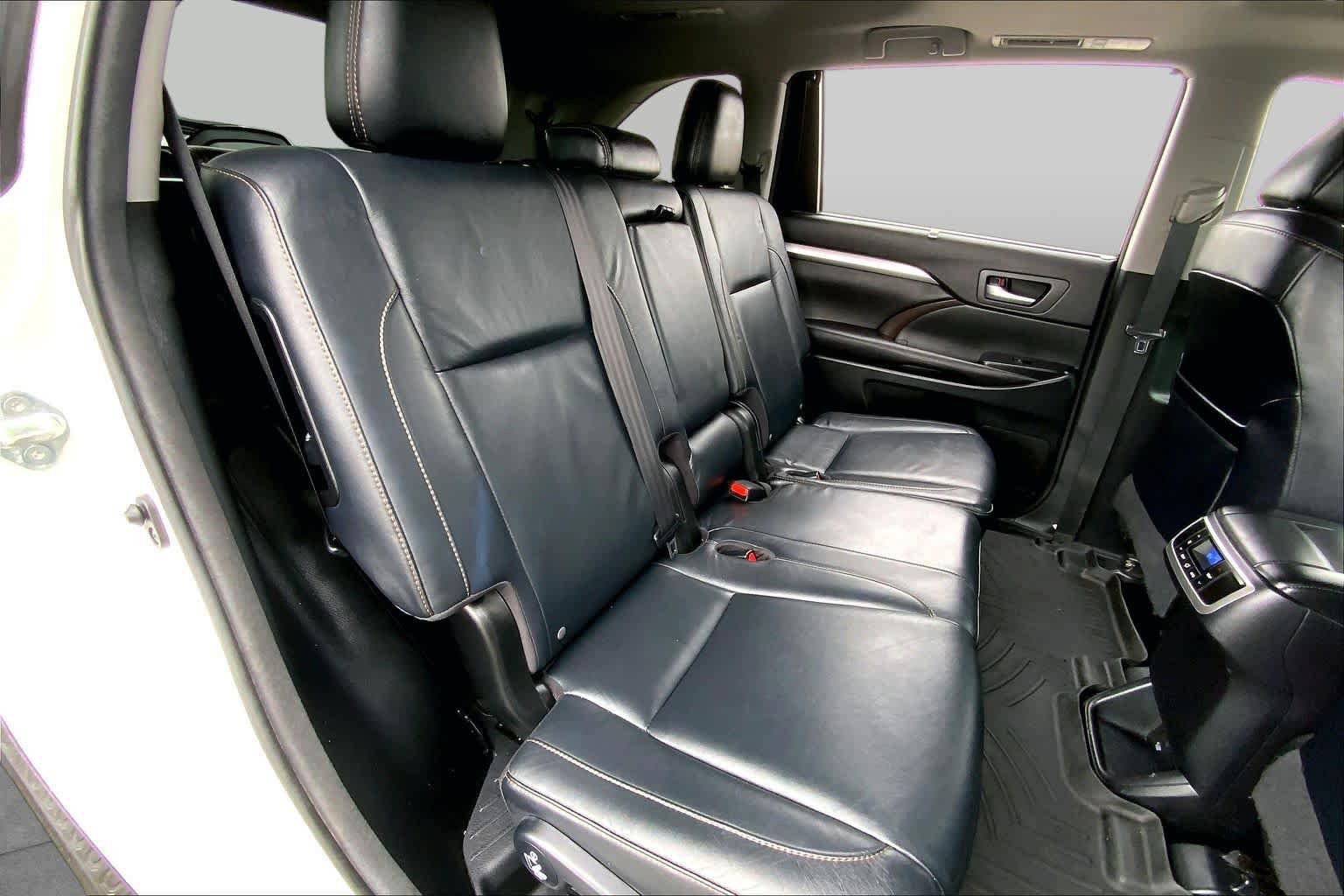 Used 2016 Toyota Highlander XLE AWD/4WD image 19