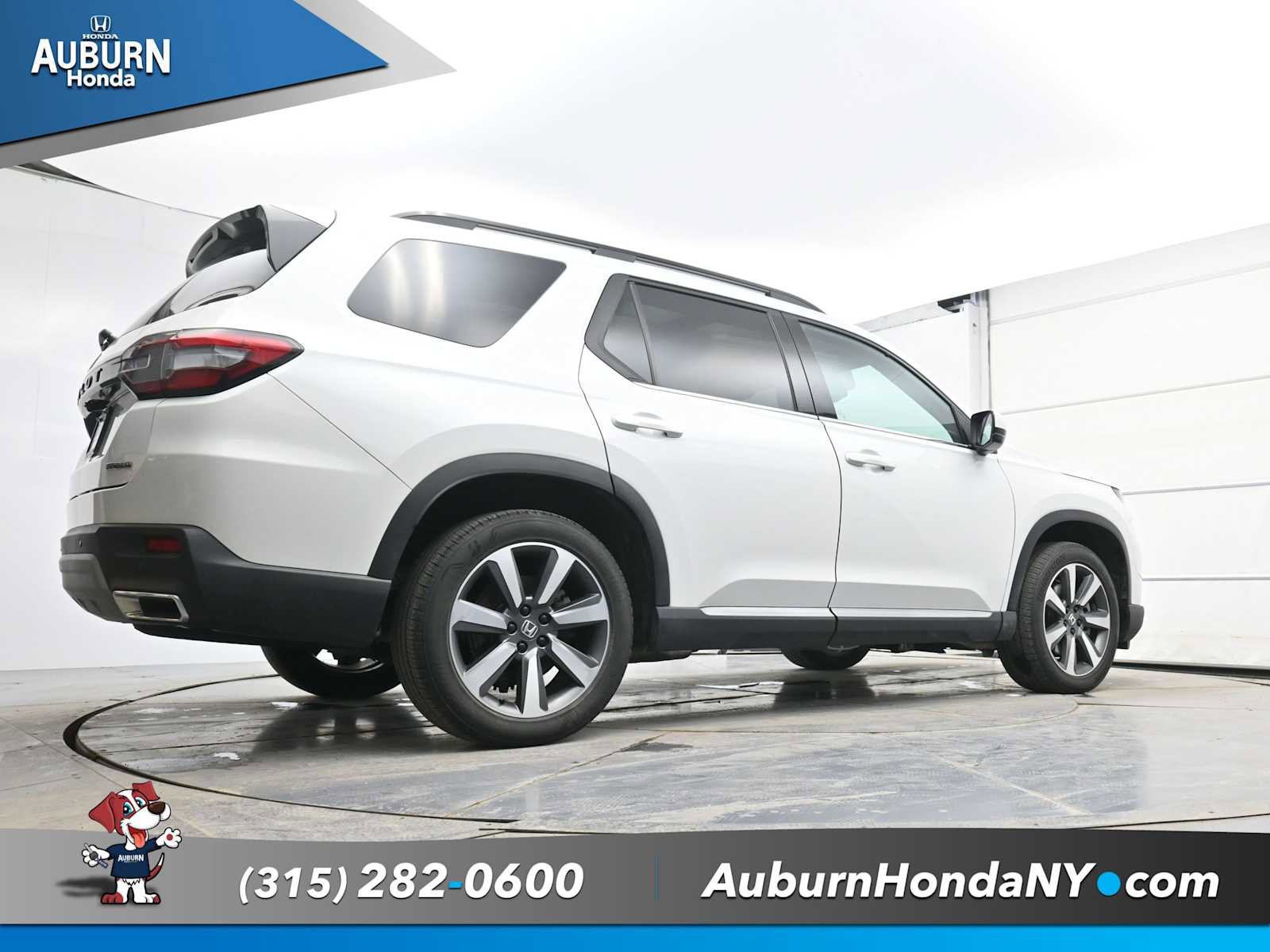 Used 2024 Honda Pilot Touring image 22