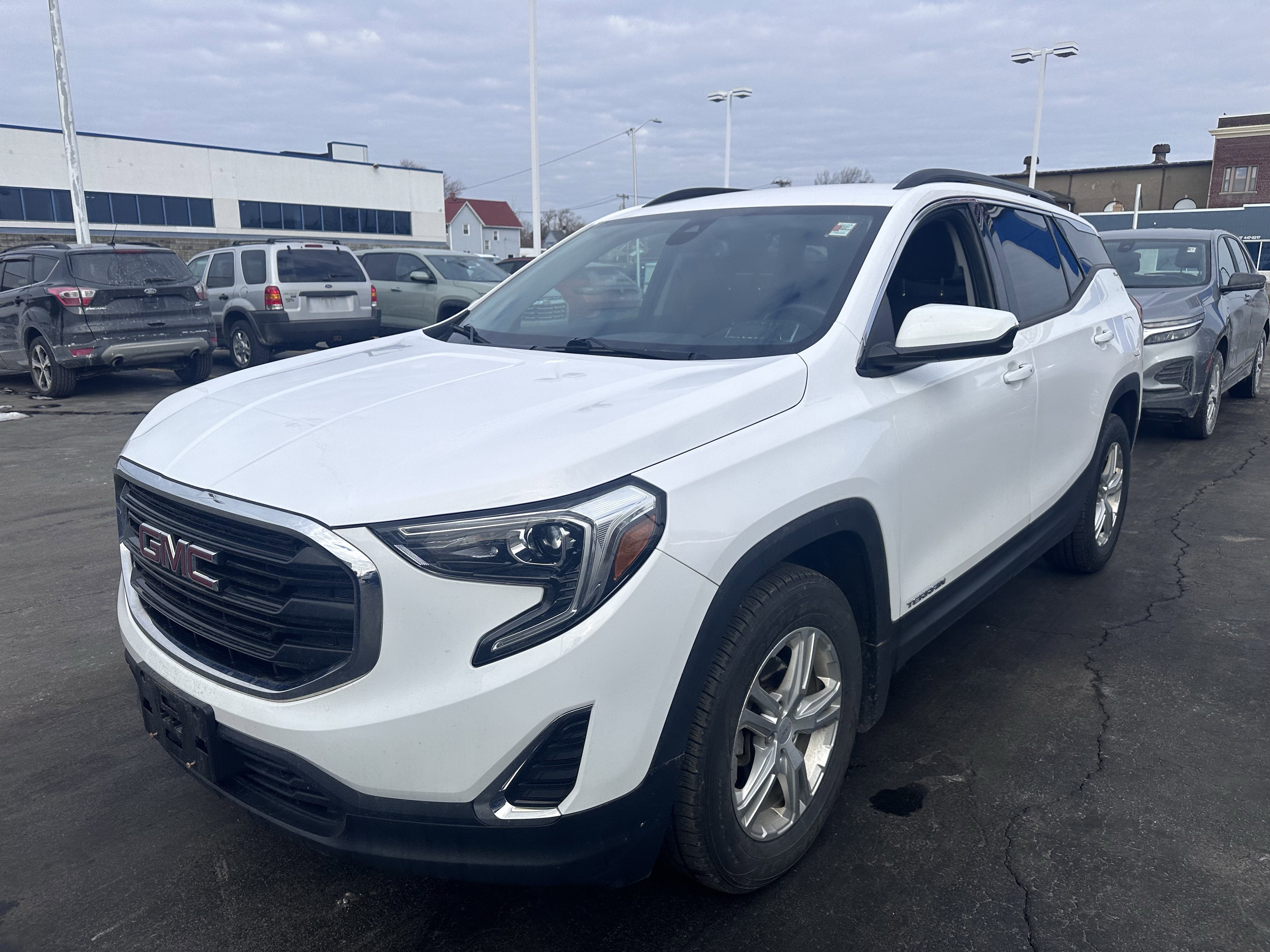 Used 2020 GMC Terrain SLE w/ Driver Convenience Package image 3