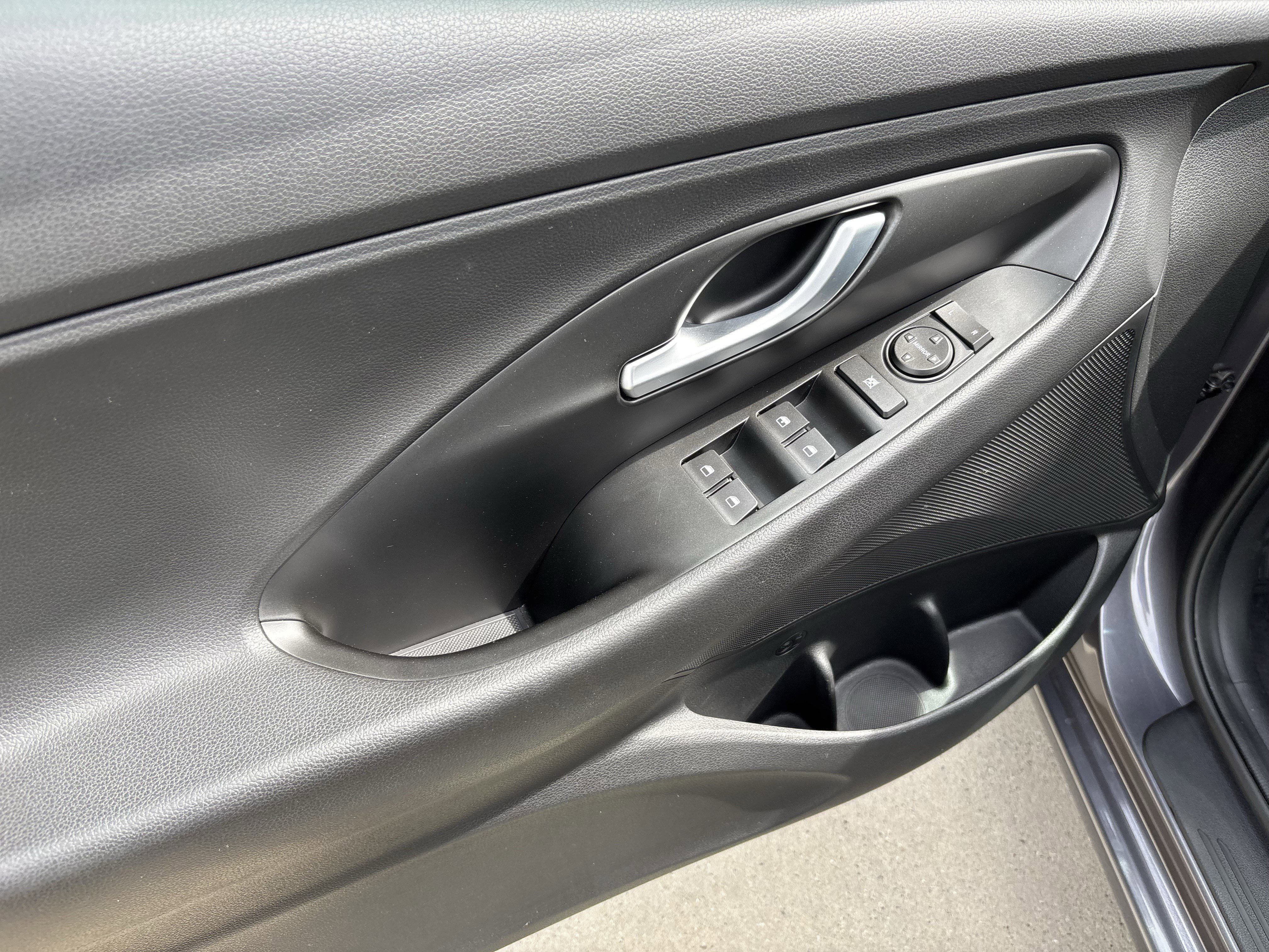 Used 2019 Hyundai Elantra GT image 13