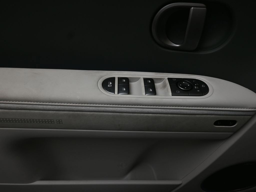 Used 2025 Hyundai Ioniq 5 Limited image 21
