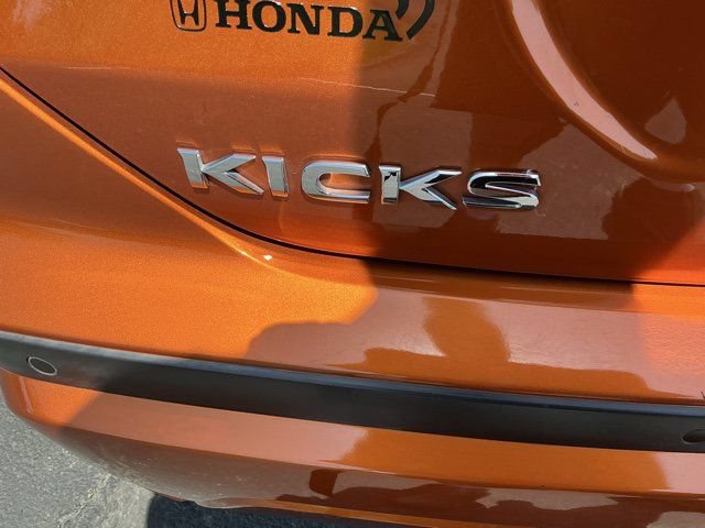 Used 2022 Nissan Kicks SV w/ Interior Electronics Package FWD image 6