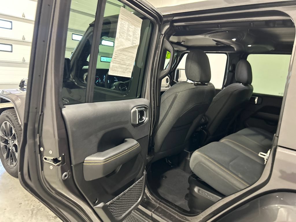 Used 2025 Jeep Wrangler Unlimited Sahara AWD/4WD image 30