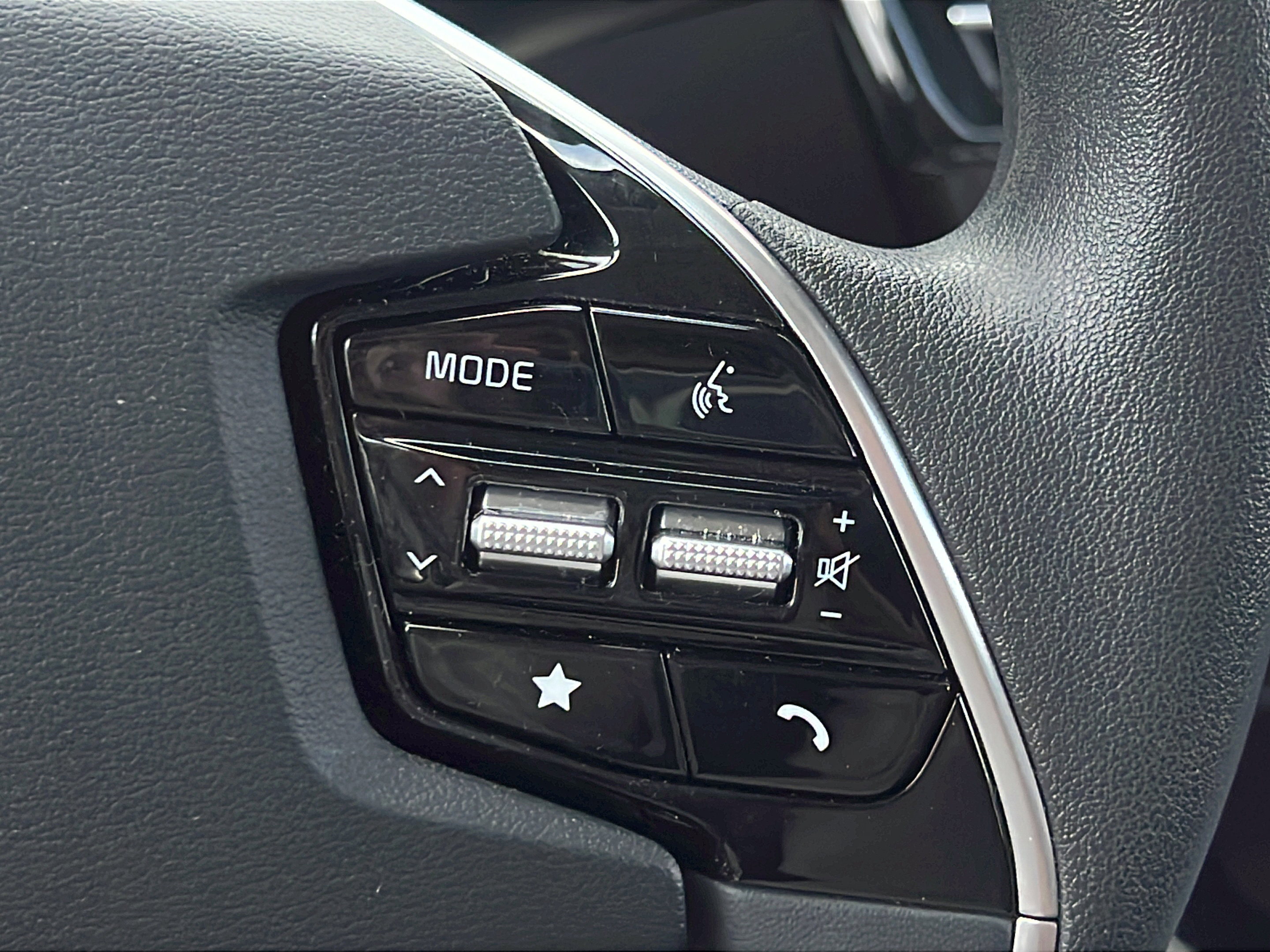 Certified 2024 Kia Niro LX FWD image 18
