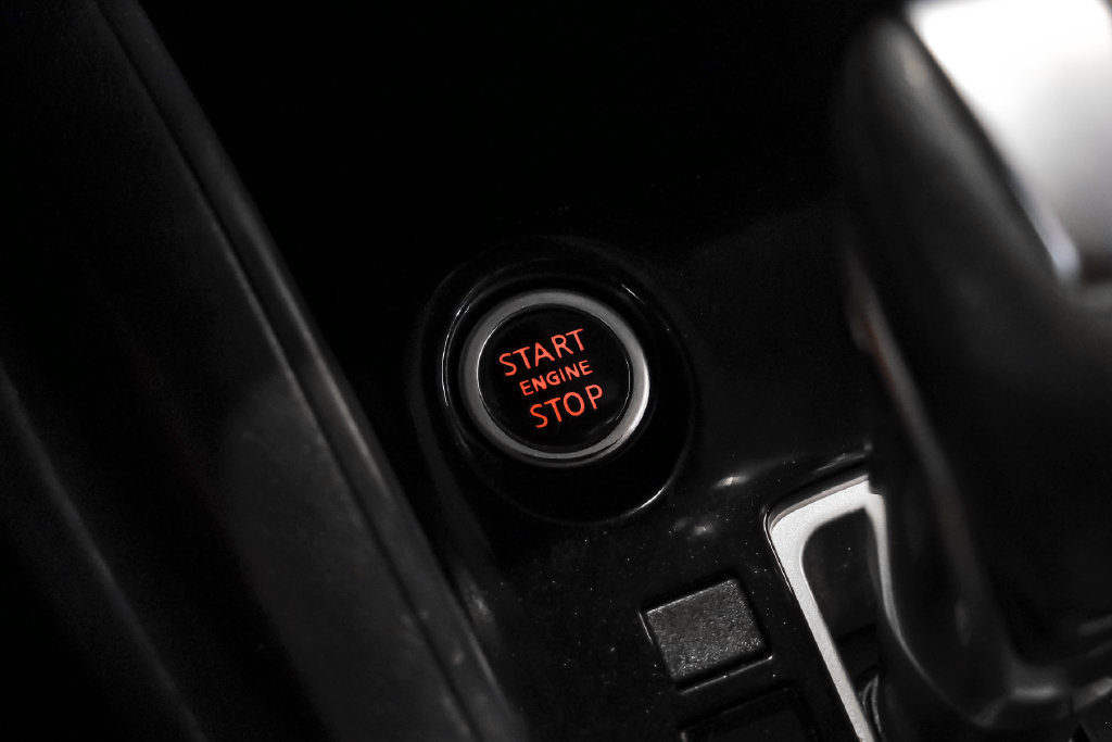 Used 2020 Nissan Versa SR FWD image 19